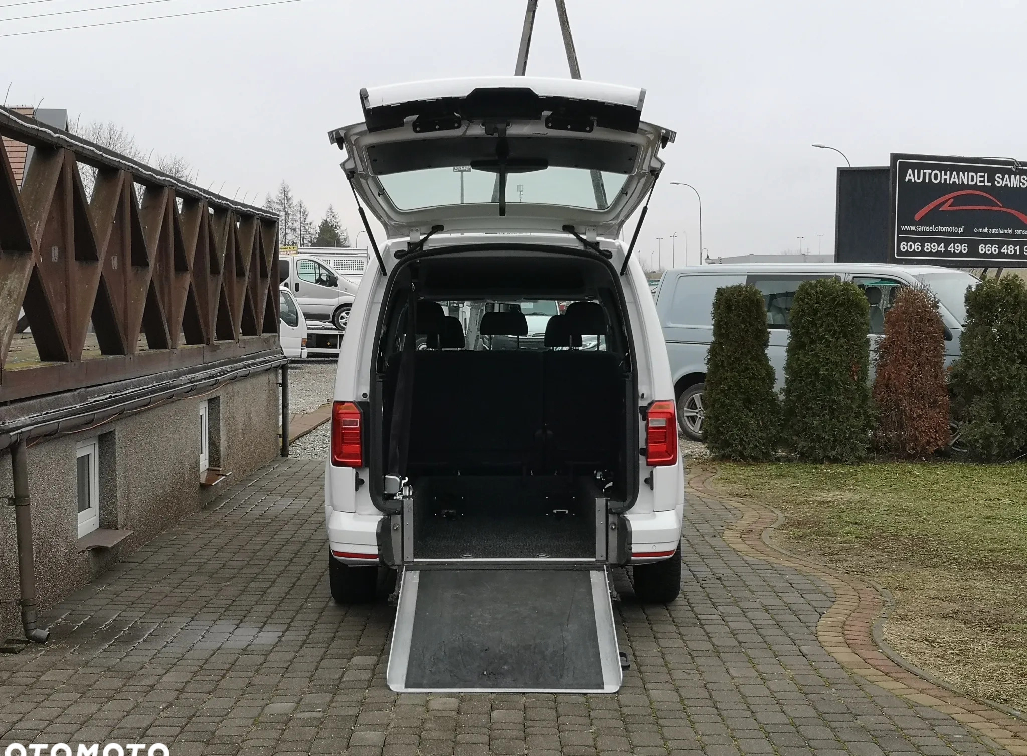 Volkswagen Caddy cena 41900 przebieg: 387669, rok produkcji 2015 z Zakroczym małe 211